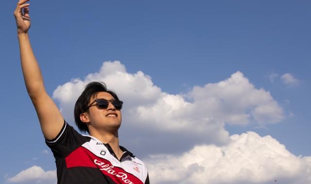 球速官方-周冠宇“期中”专访②：未受撞车影响 之后会更“冒险”