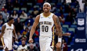 状态火热！布鲁斯-布朗半场7投5中&amp;罚球2中2 得到14分2板2断