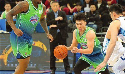 球速体育网址-带着拼劲儿和执行力 天津男篮开启“3连客”